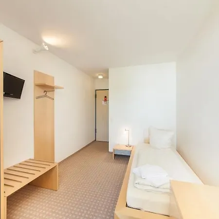 Garner - Akademie Hotel 2*